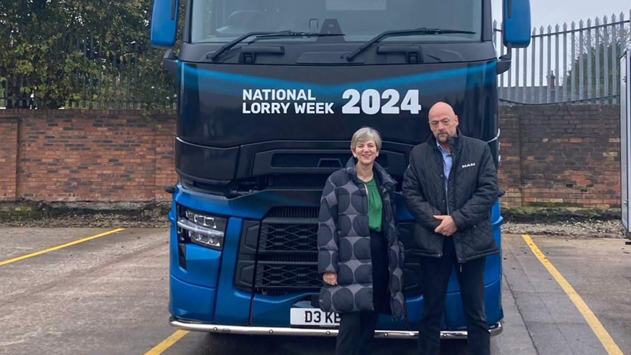 Great to see the  ﻿Minister for the Future of Roads supporting National Lorry Week